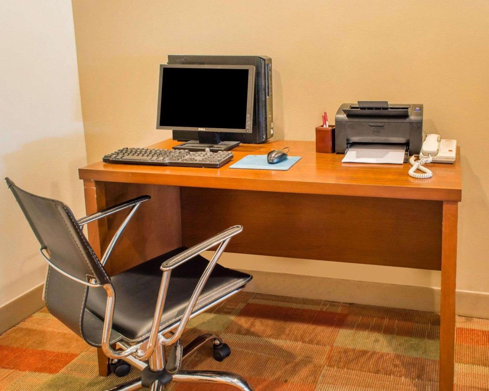 Quality Suites Уолдорф Экстерьер фото